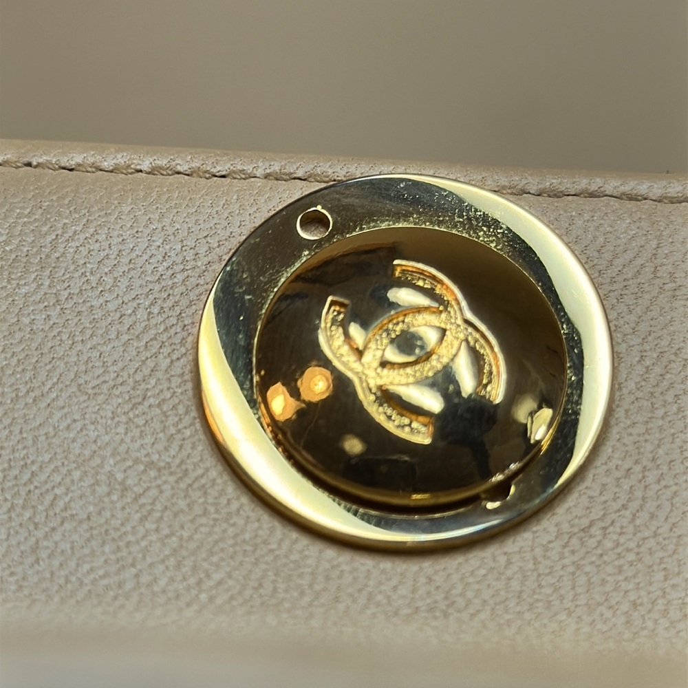 CHANEL XL Lambskin Beige Quilted Zip Top Card Series 1 1989-91 COA - Picture 10 of 16